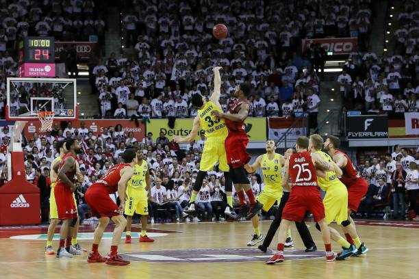 在沙滩足球 在沙滩足球