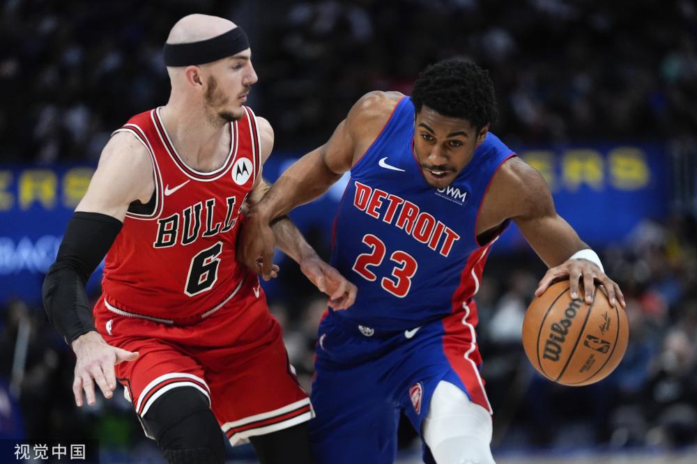 位球员在困 位球员在困